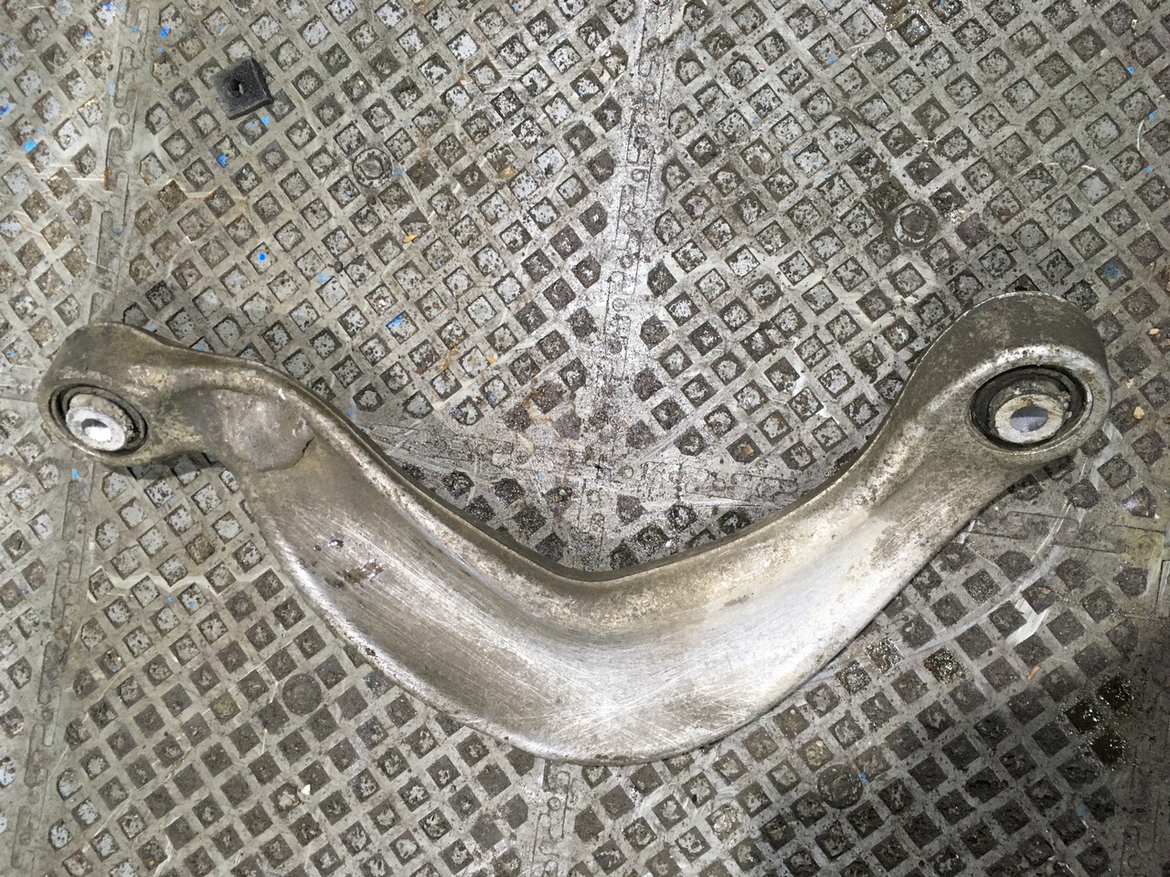 Рычаг задний верхний левый Audi Q5 8R