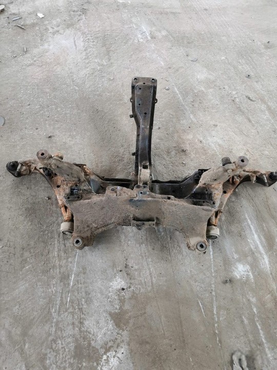 Балка подмоторная Nissan Primera P12