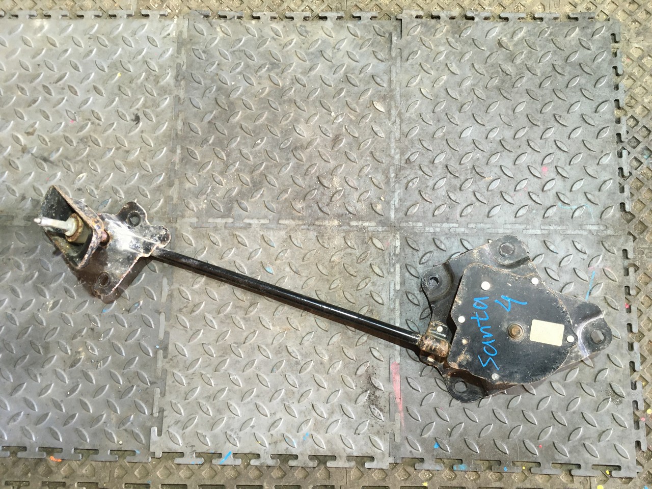 Механизм подъема запасного колеса Hyundai Santa Fe IV