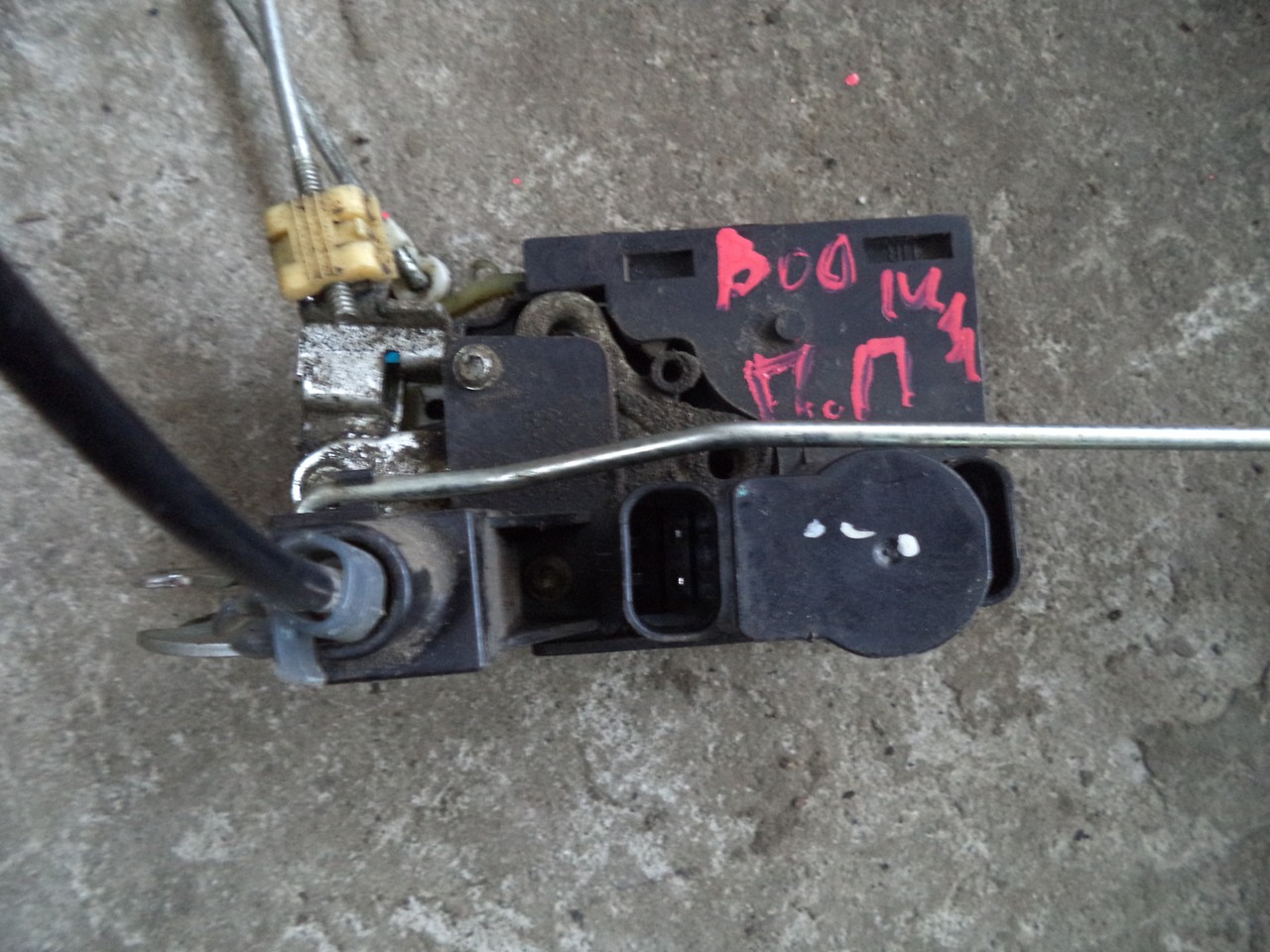 Замок двери передний правый ! Chery M11 / A3
