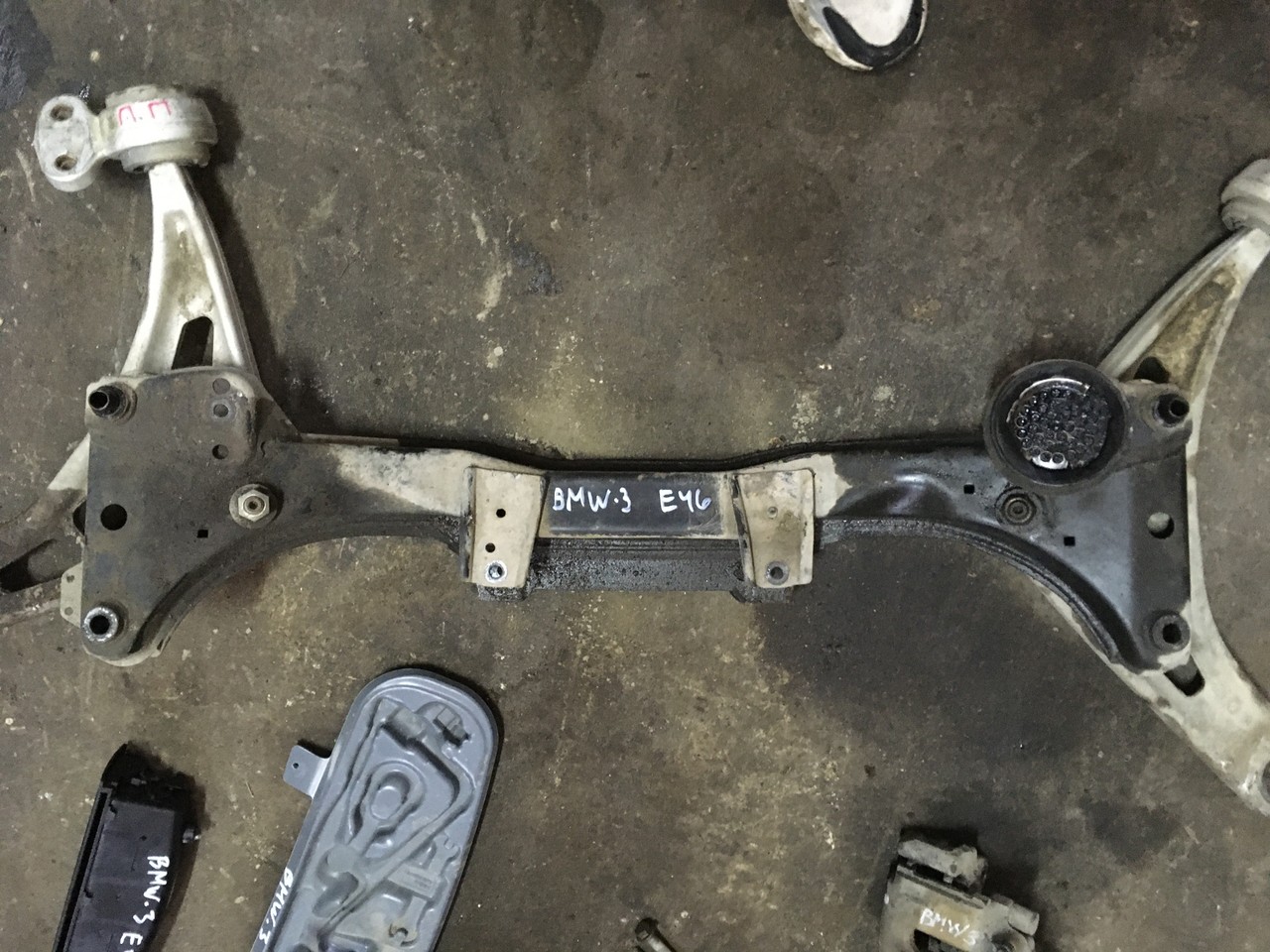 Балка подмоторная (подрамник) BMW 3 E46