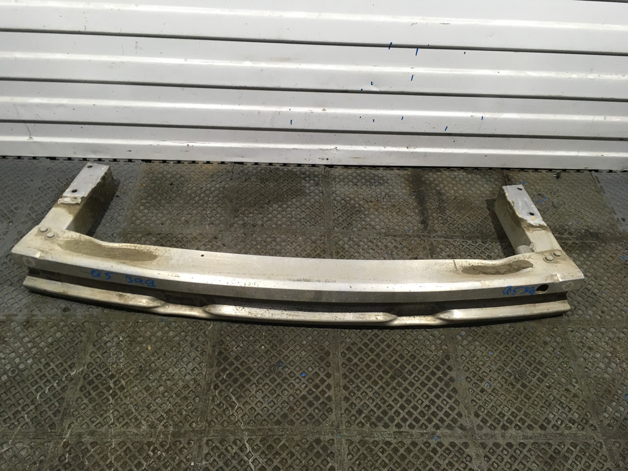 Усилитель заднего бампера Audi Q5 8R