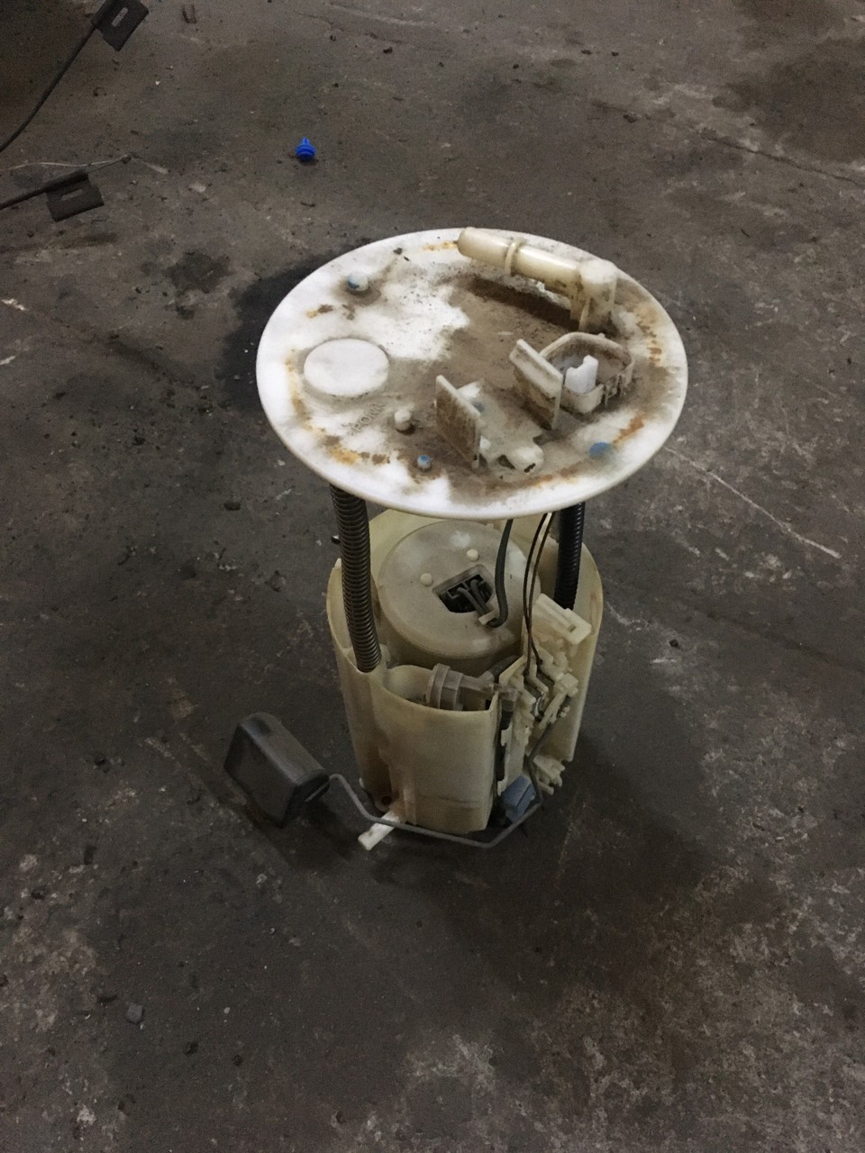 Насос топливный Mitsubishi Outlander II