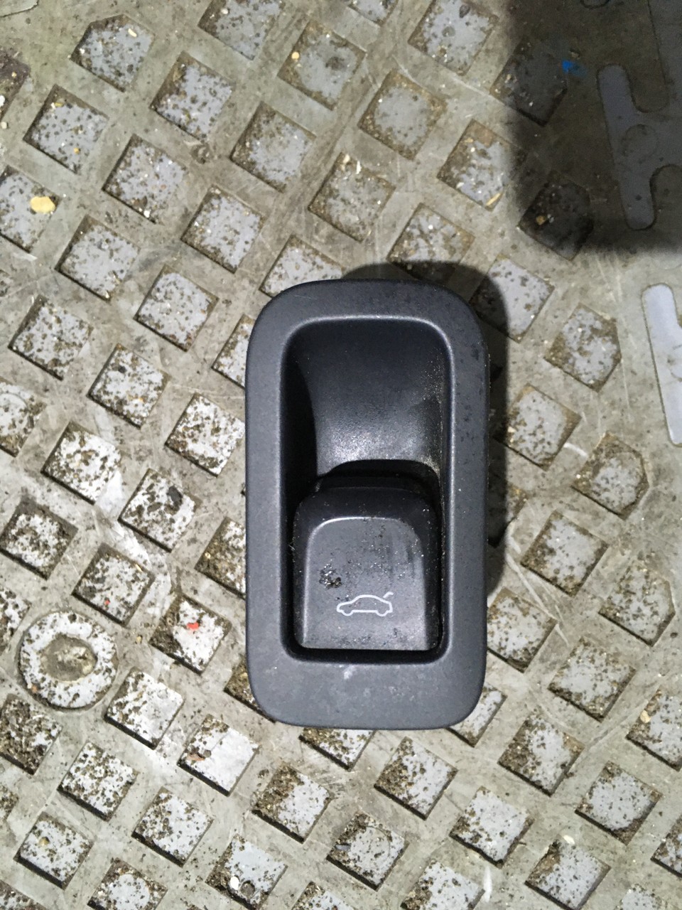 Кнопка открывания багажника Audi Q5 8R