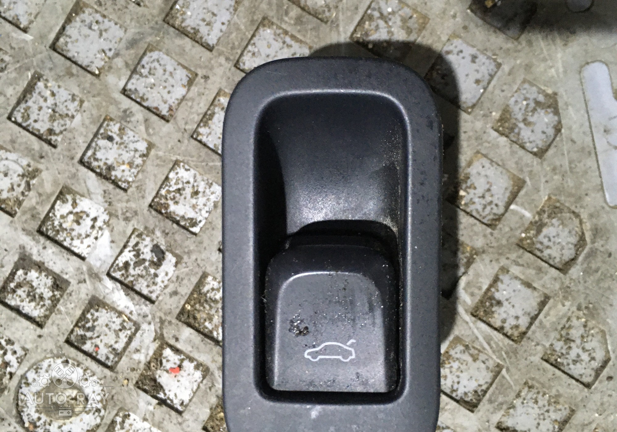 8K0959831A Кнопка открывания багажника для Audi A5 8T (с 2007 по 2016)