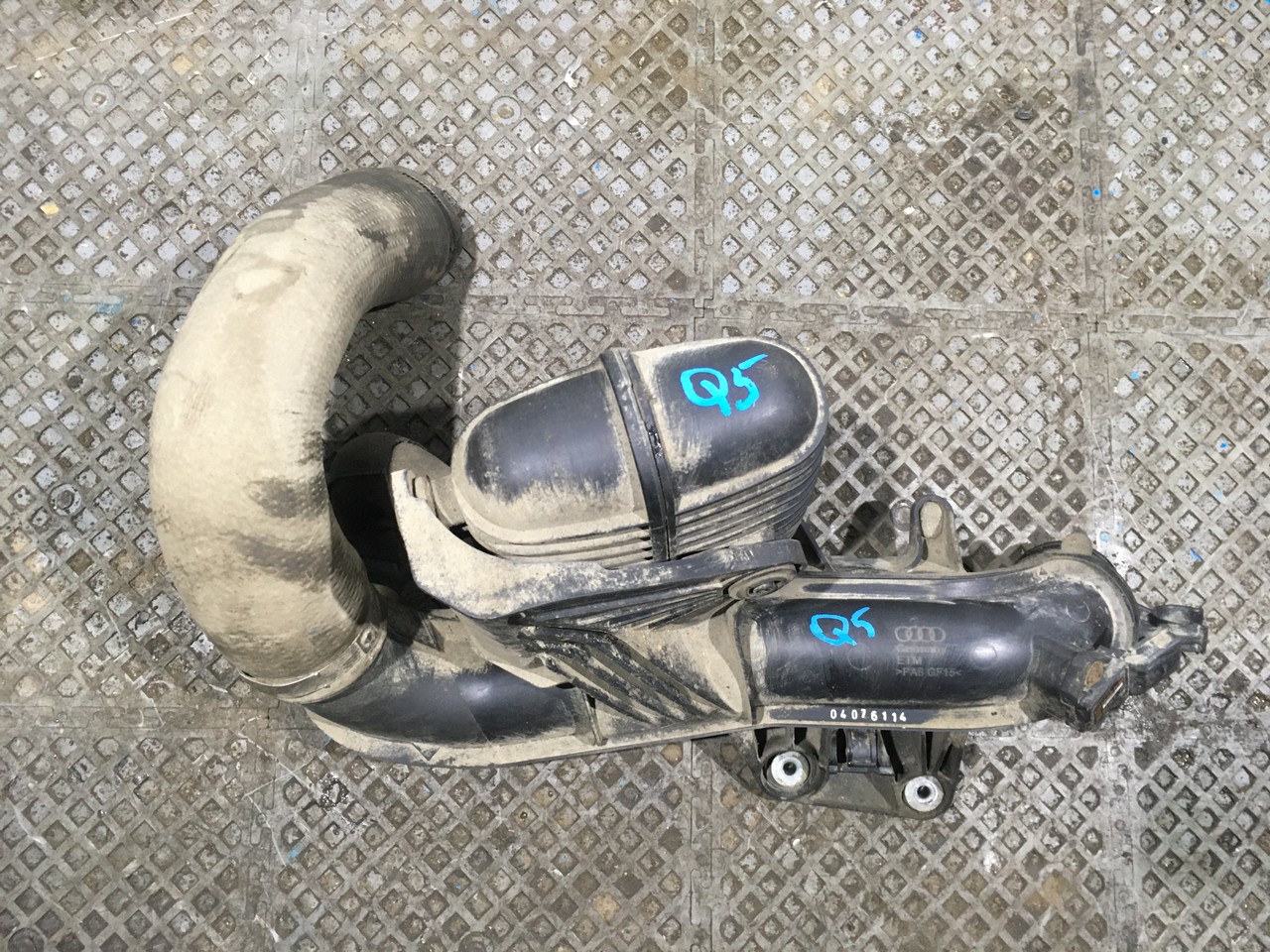 Патрубок интеркулера в сборе Audi Q5 8R