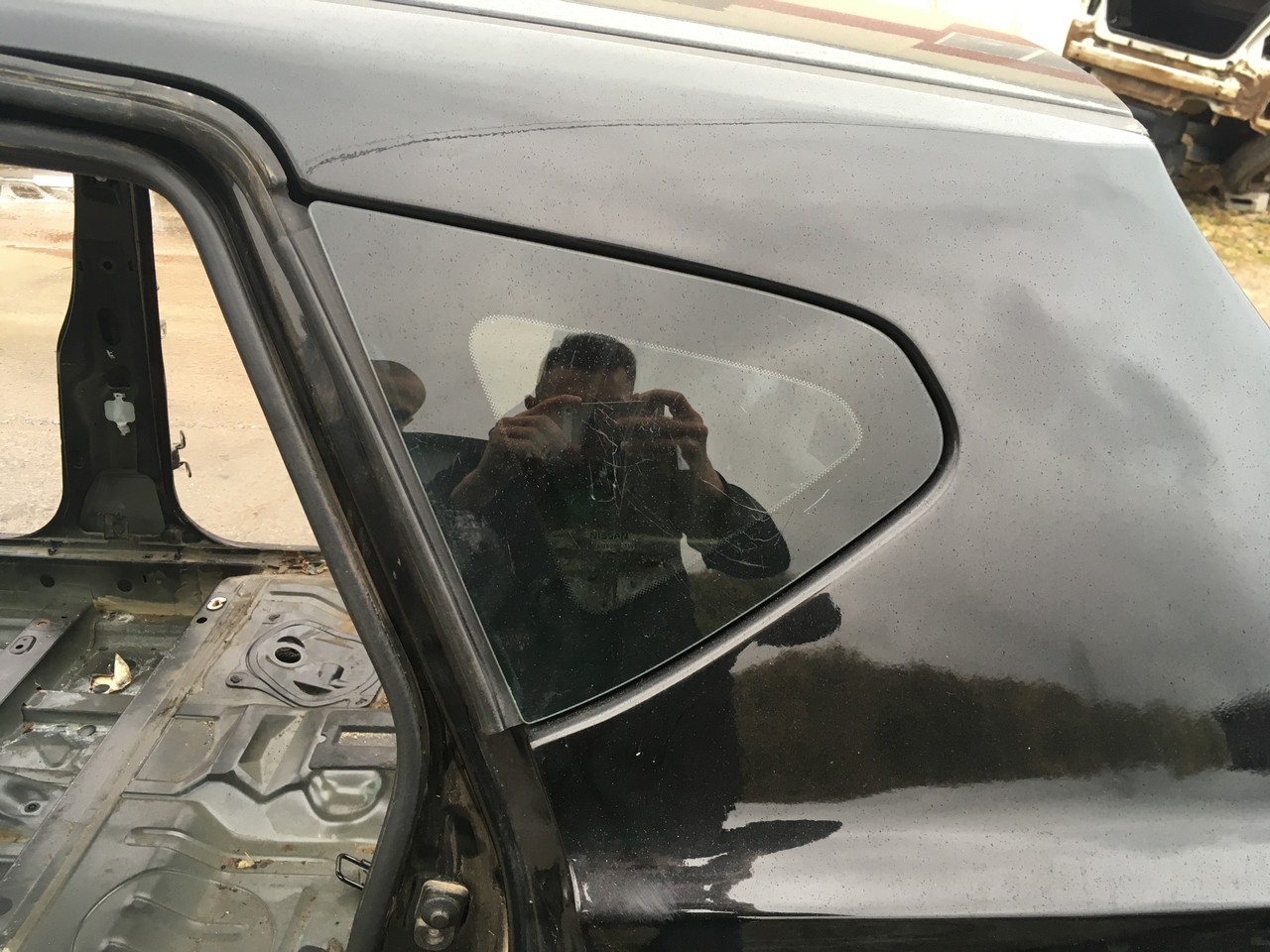 Стекло кузовное заднее левое Nissan Qashqai J10