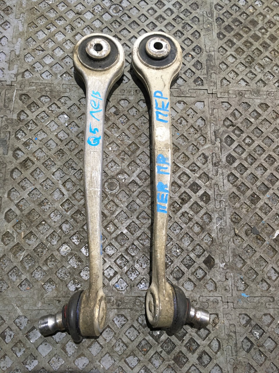 Рычаг передний верхний передний правый / левый Audi Q5 8R