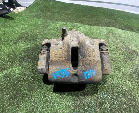 581302S500 Суппорт передний правый для Hyundai ix35 (с 2010 по 2015)