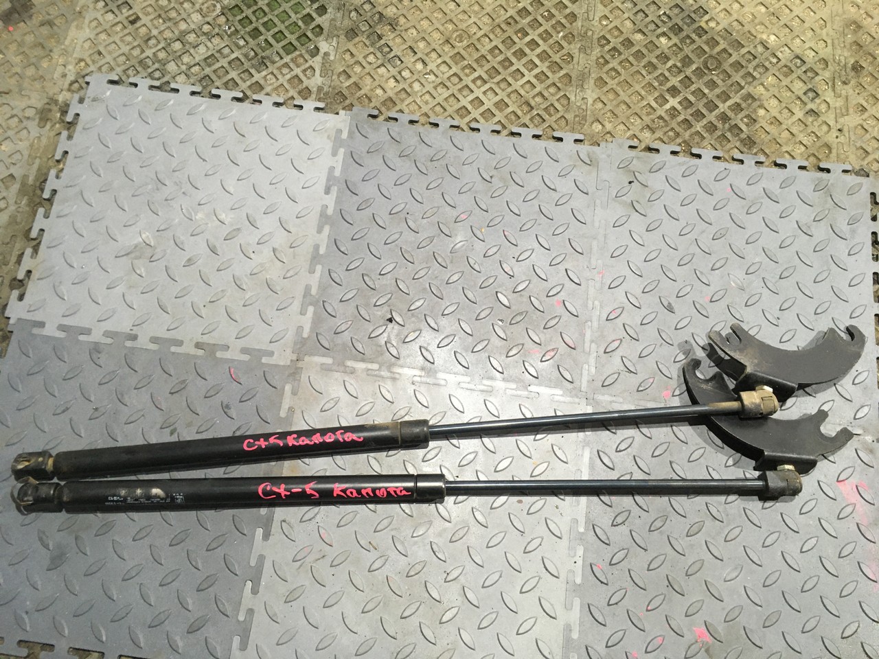 Амортизаторы капота Mazda CX-5 II