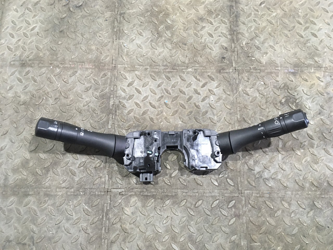 Переключатель подрулевой / Стрекоза Renault Megane III