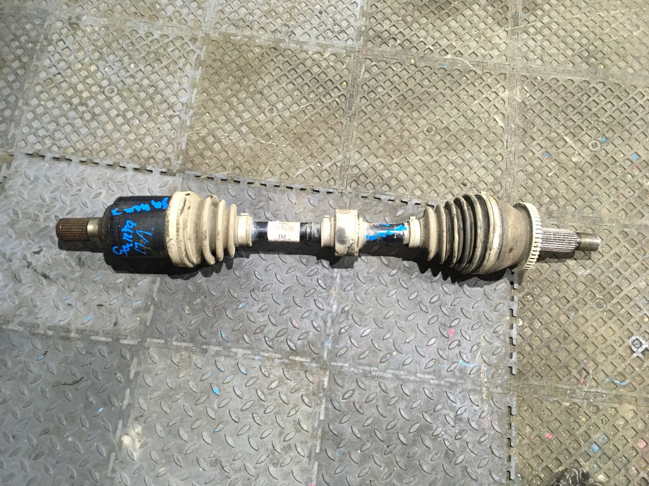 Полуось (привод) передний левый в сборе Hyundai Santa Fe III