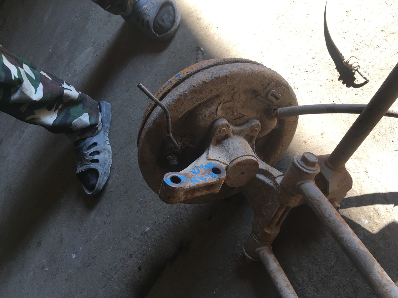 Цапфа задняя левая (кулак) Hyundai Elantra XD/XD2