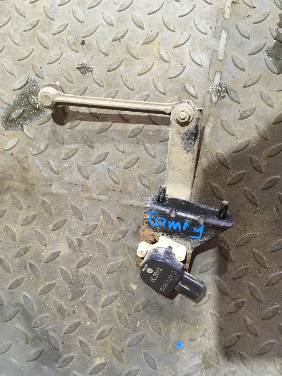 Датчик положения кузова Toyota Camry XV50