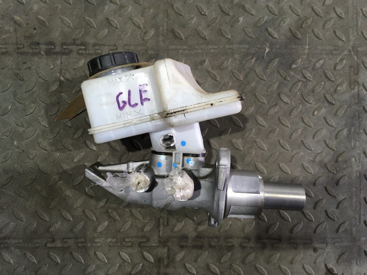 Главный тормозной цилиндр в сборе с бачком Mercedes-Benz GLE Coupe AMG C292