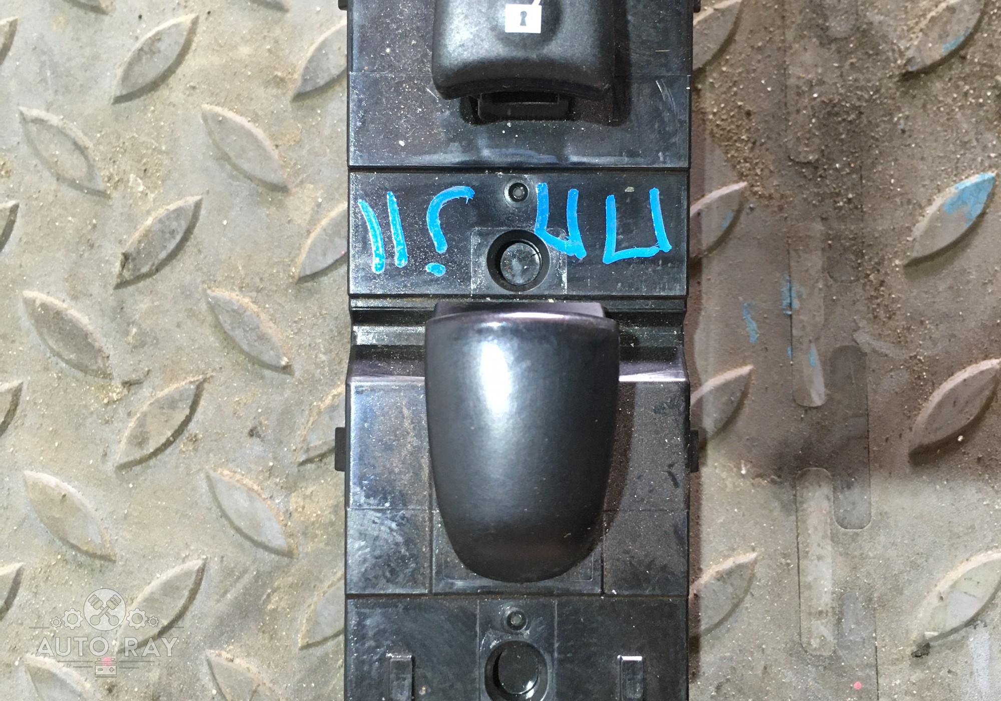 25411HV02A Кнопка стеклоподъемника для Nissan Qashqai J11 (с 2013 по 2022)