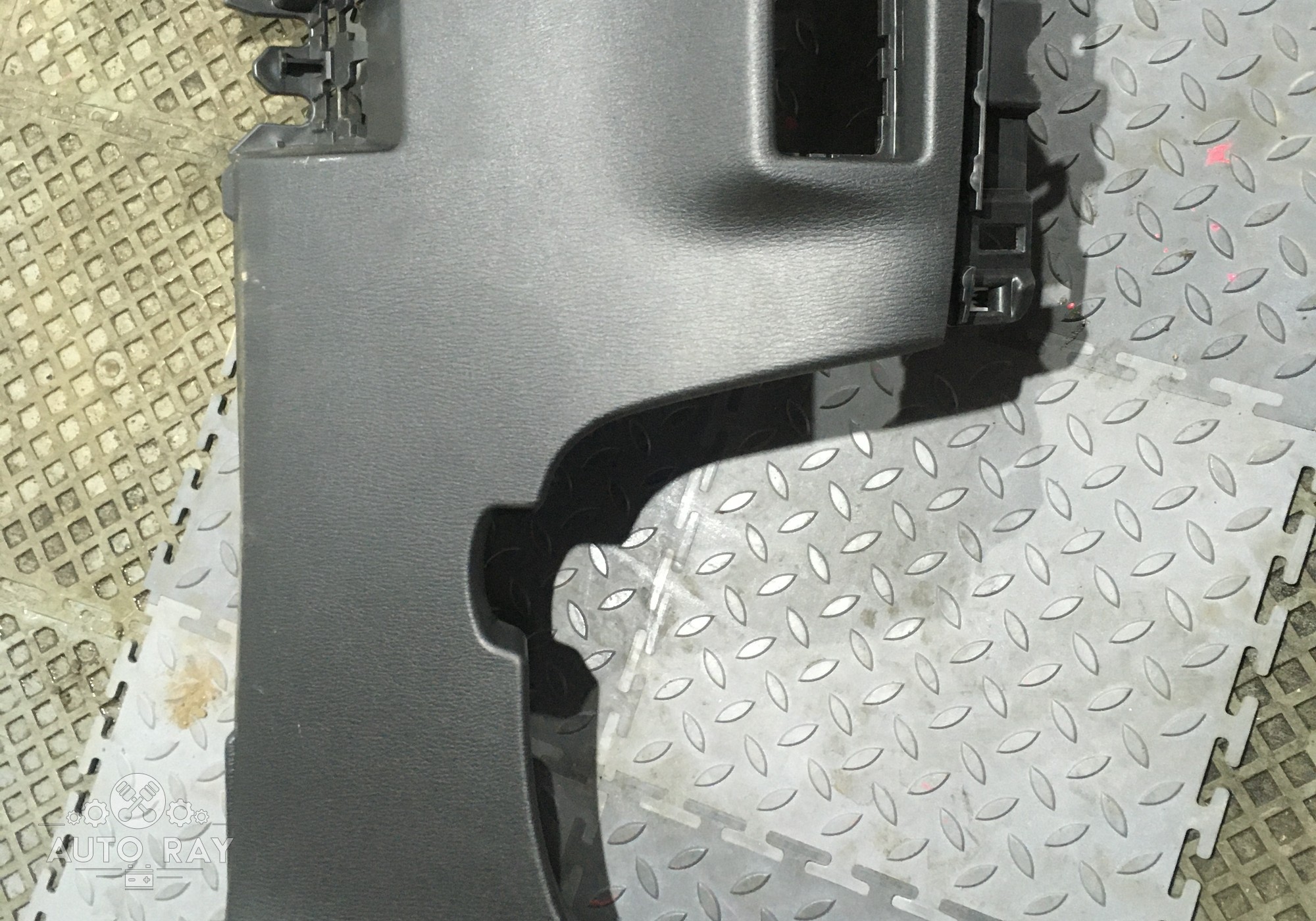 KB7W64281 Накладка декоративная под рулевой колонкой для Mazda CX-5 II (с 2017)