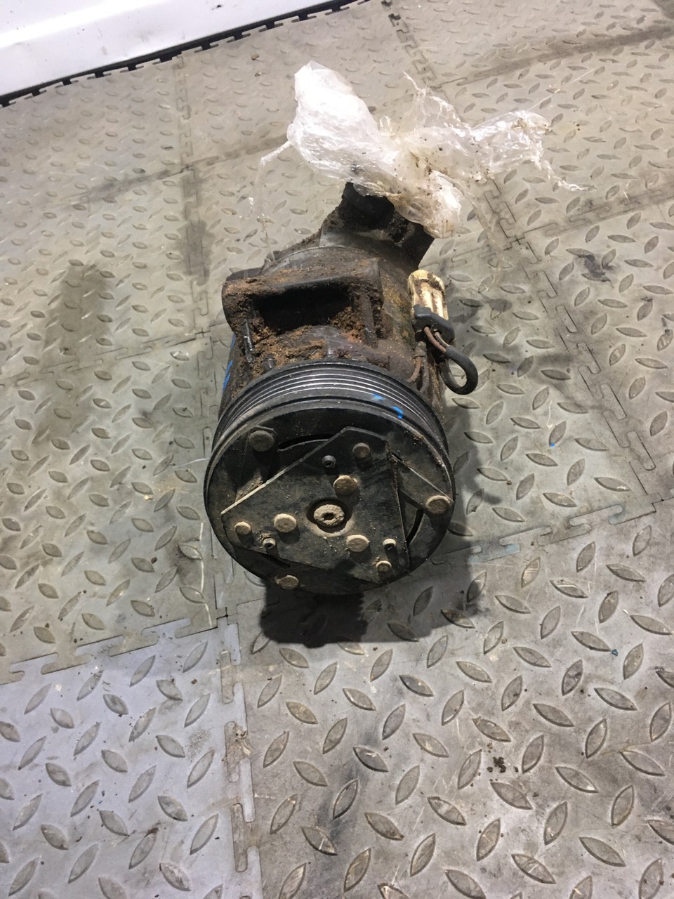 Компрессор кондиционера Opel Astra H