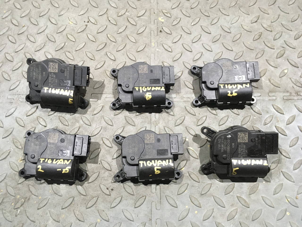 Моторчик привода заслонок отопителя Volkswagen Tiguan II