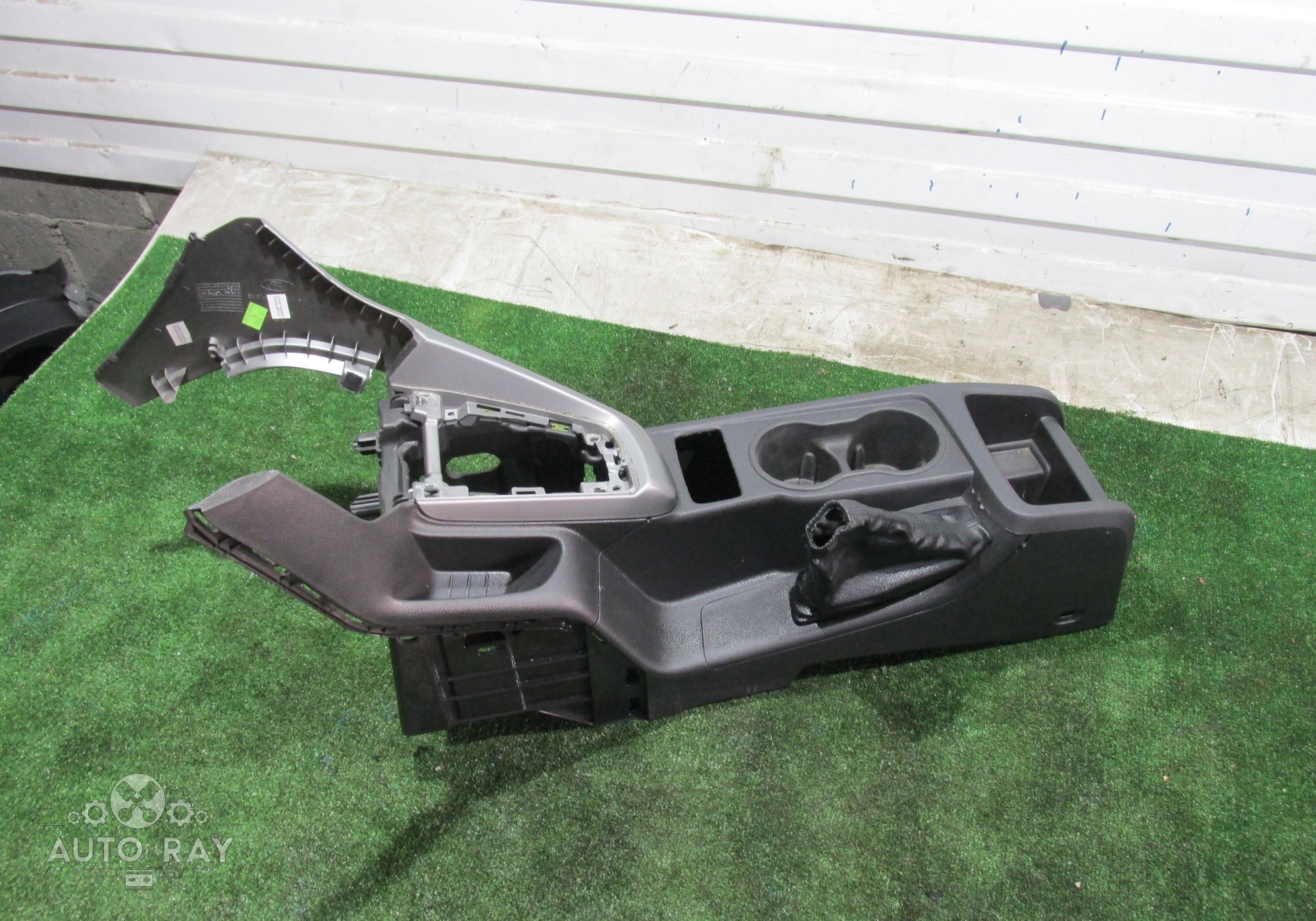 Подлокотник / Консоль для Ford Focus III (с 2011 по 2019)