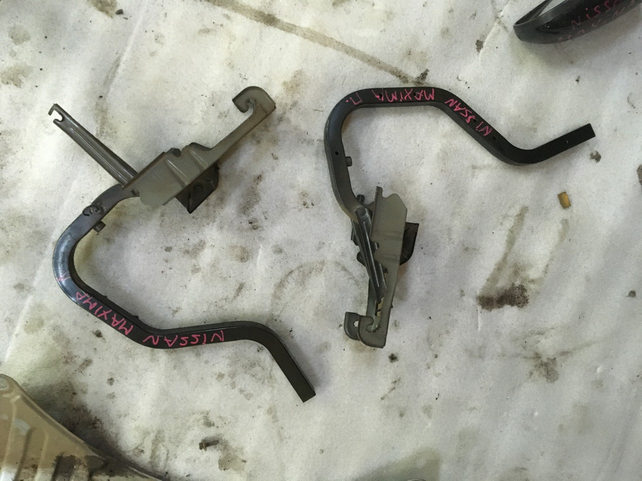 Петли крышки багажника Nissan Maxima A32