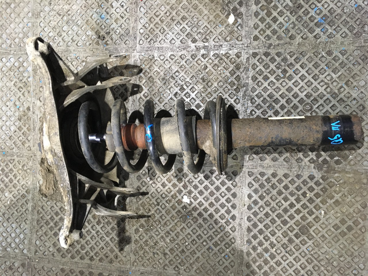 Амортизатор передний в сборе с пружиной Audi Q5 8R