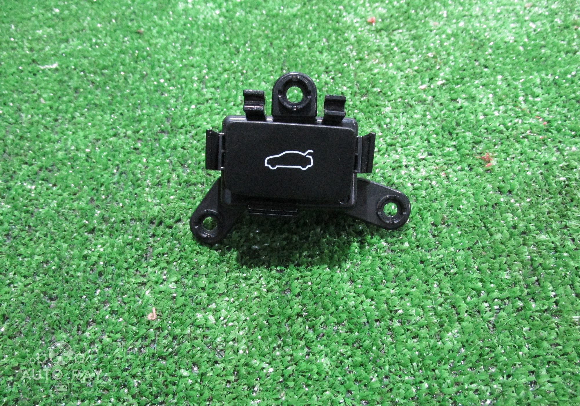 93750L2000 Кнопка открывания багажника для Kia K5 III (с 2020)