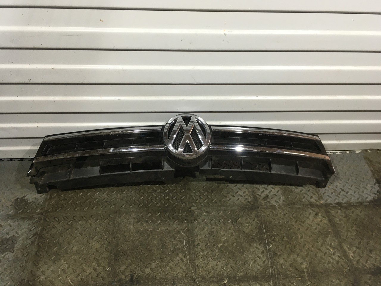 Решетка радиатора Volkswagen Touareg II