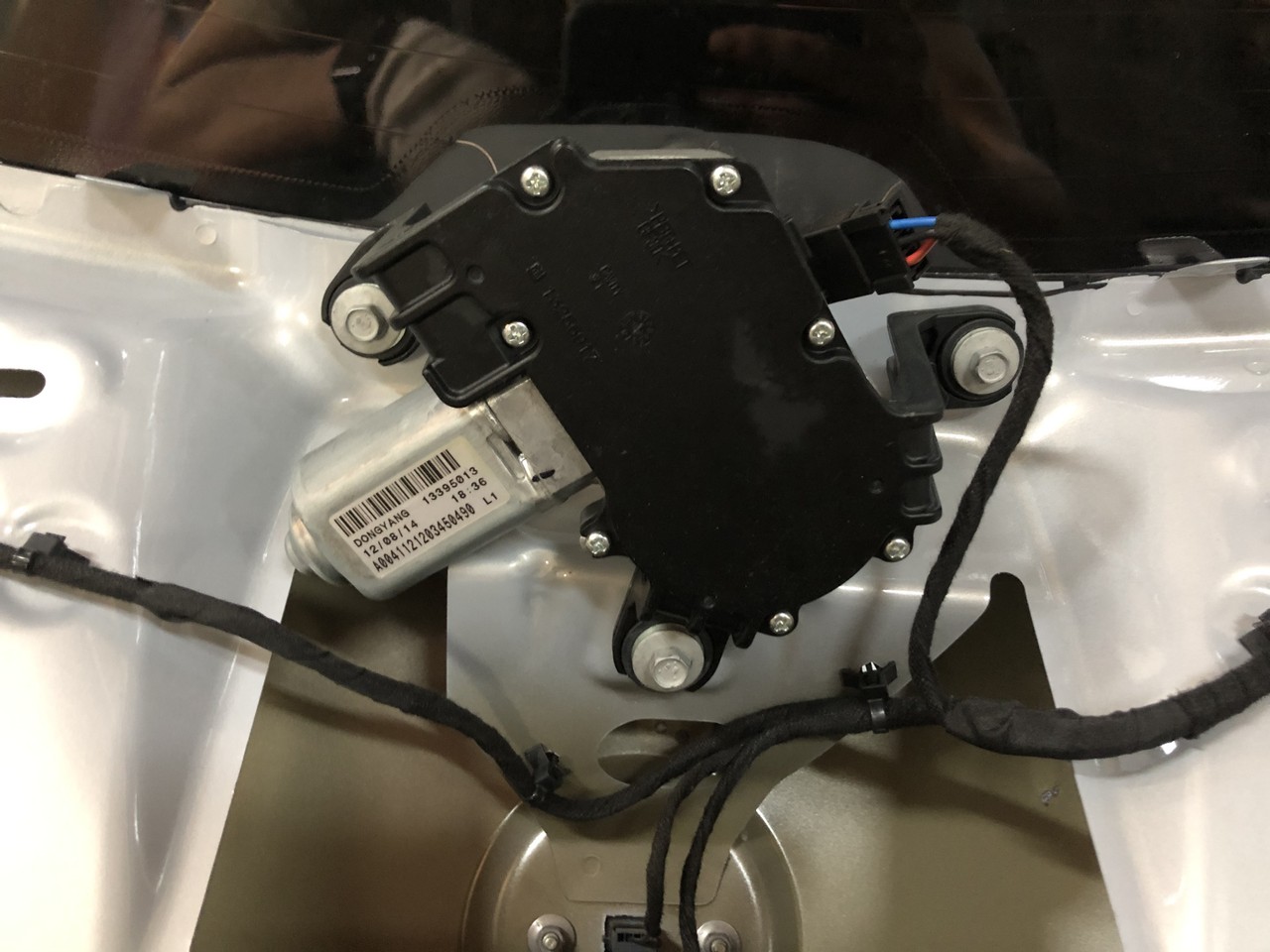 Моторчик стеклоочистителя задний Opel Astra J