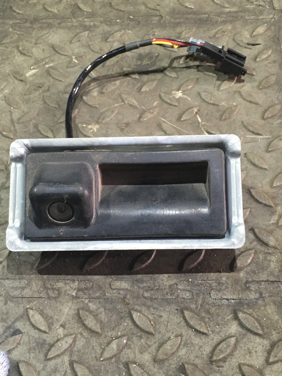 Камера заднего вида + кнопка открывания багажника Volkswagen Touareg II