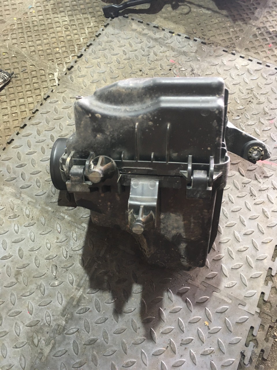 Воздушный фильтр / Корпус Nissan Qashqai J11