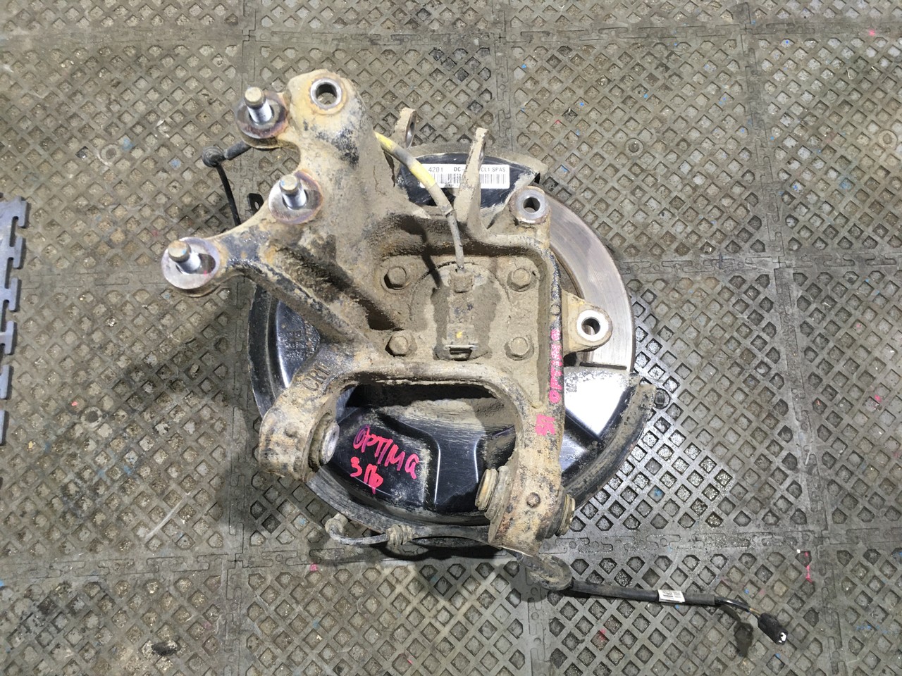 Кулак  задний правый в сборе со ступицей Kia Optima IV