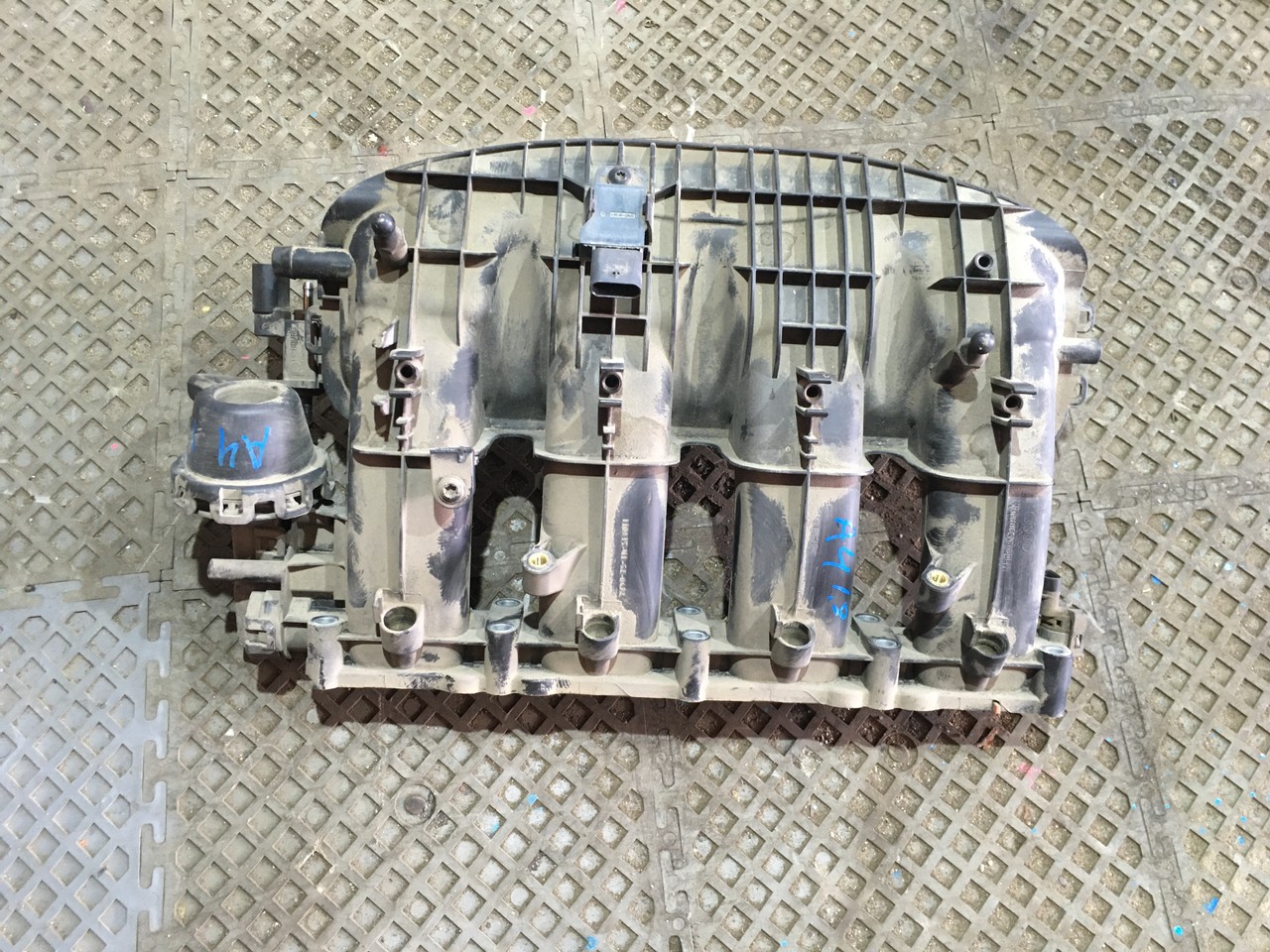 Коллектор впускной Audi A4 B8