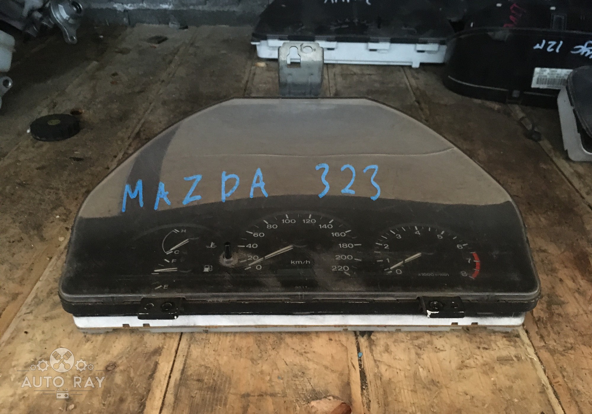 BH1C55430B Панель приборов для Mazda 323 V (с 1994 по 1998)