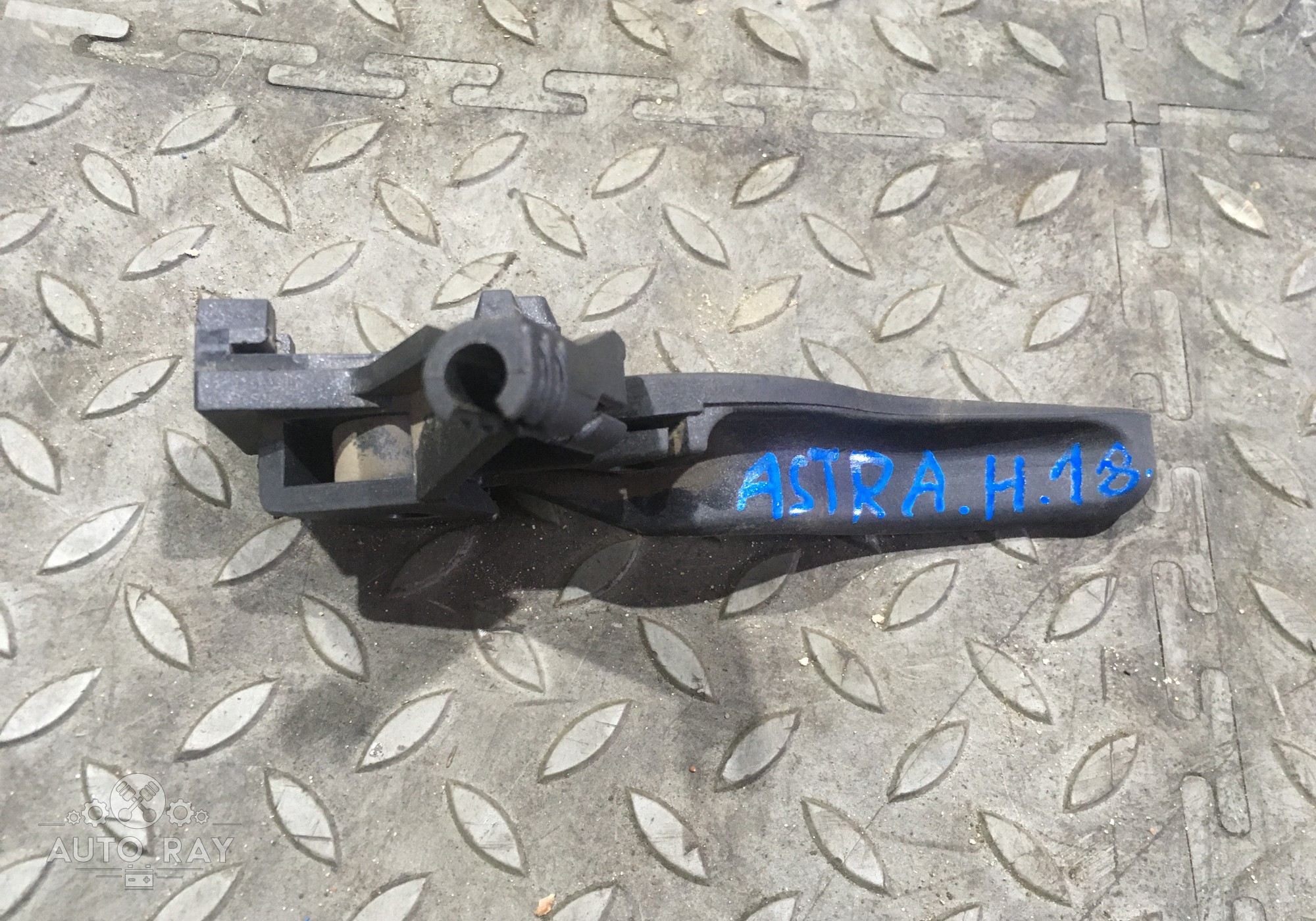 218186591 Ручка открывания капота для Opel Astra H (с 2004 по 2014)