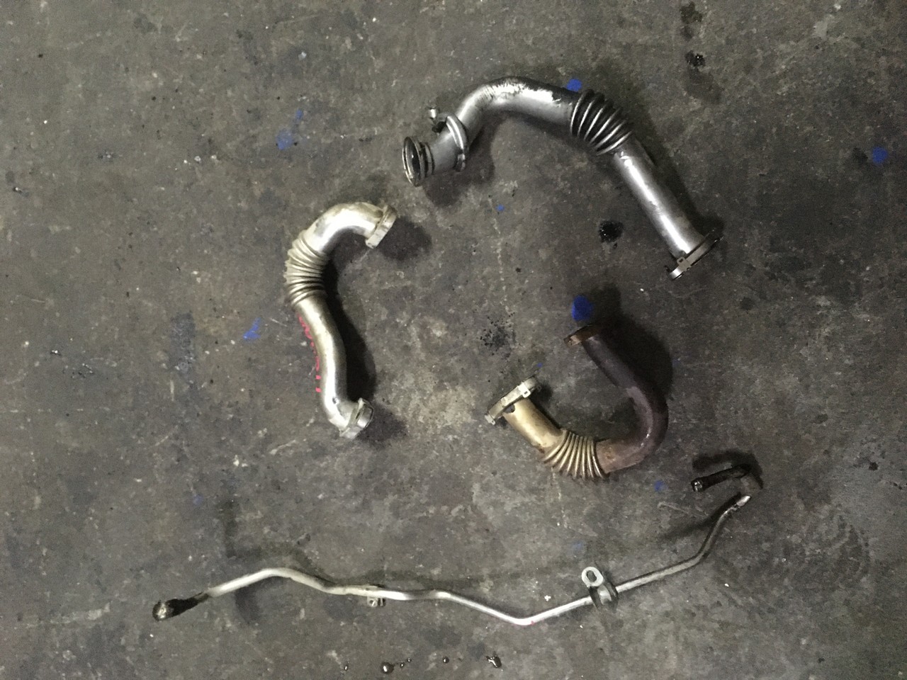 Трубка системы рециркуляции (EGR) Volkswagen Tiguan I