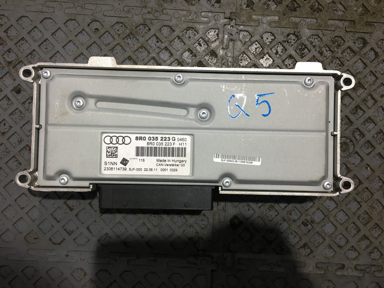 Усилитель акустической системы Audi Q5 8R