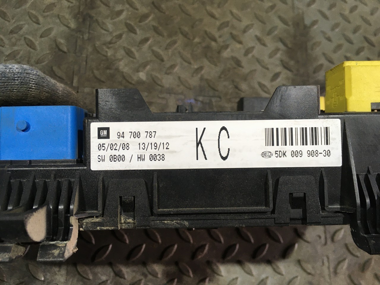 Блок предохранителей Opel Astra H