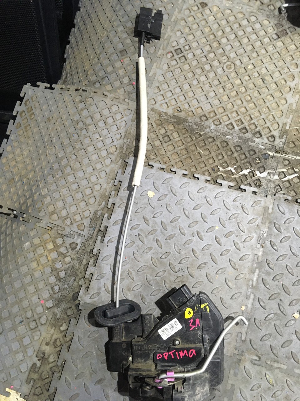 Замок задний левый Kia Optima IV