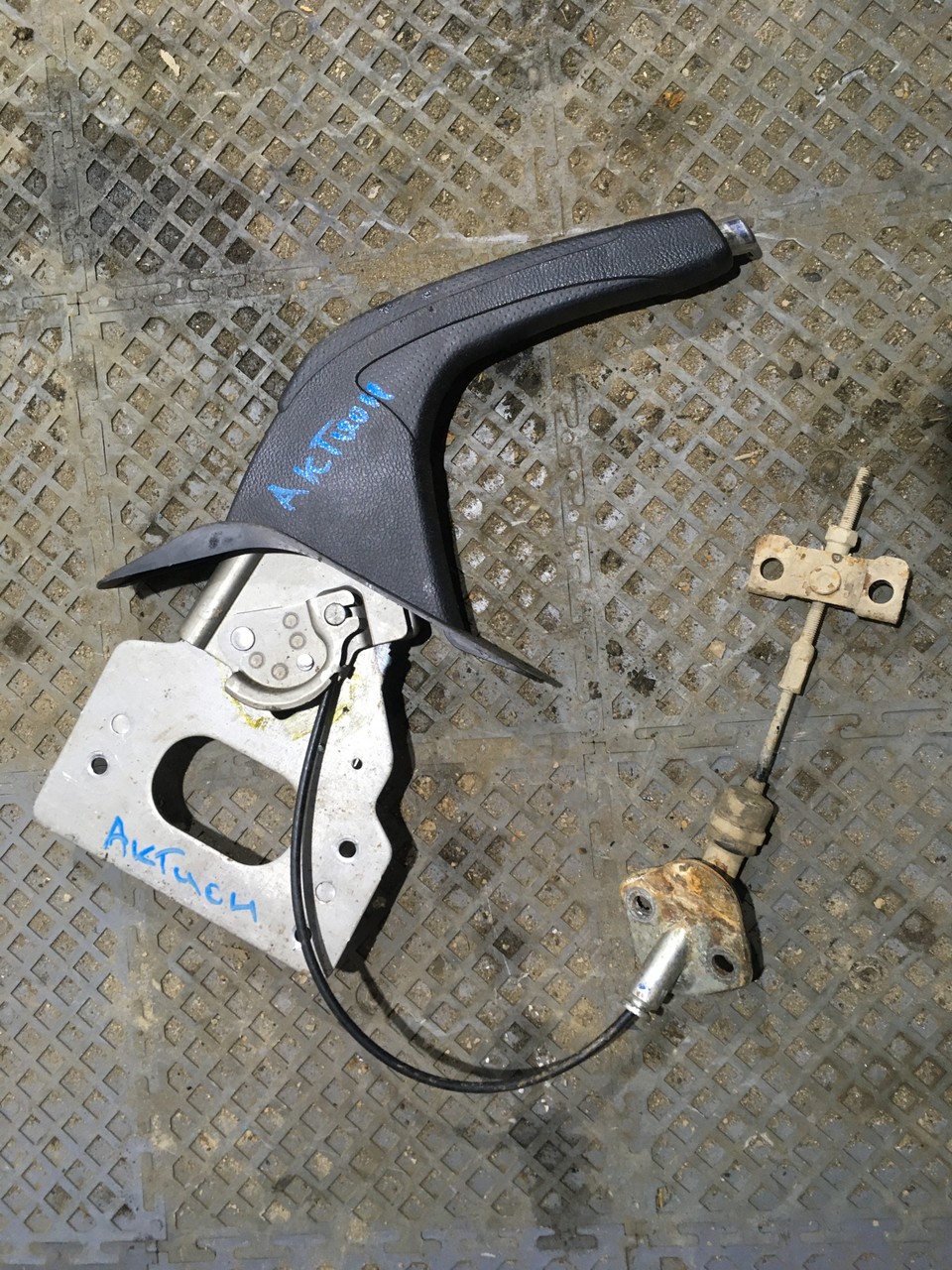 Рычаг стояночного тормоза SsangYong Actyon I