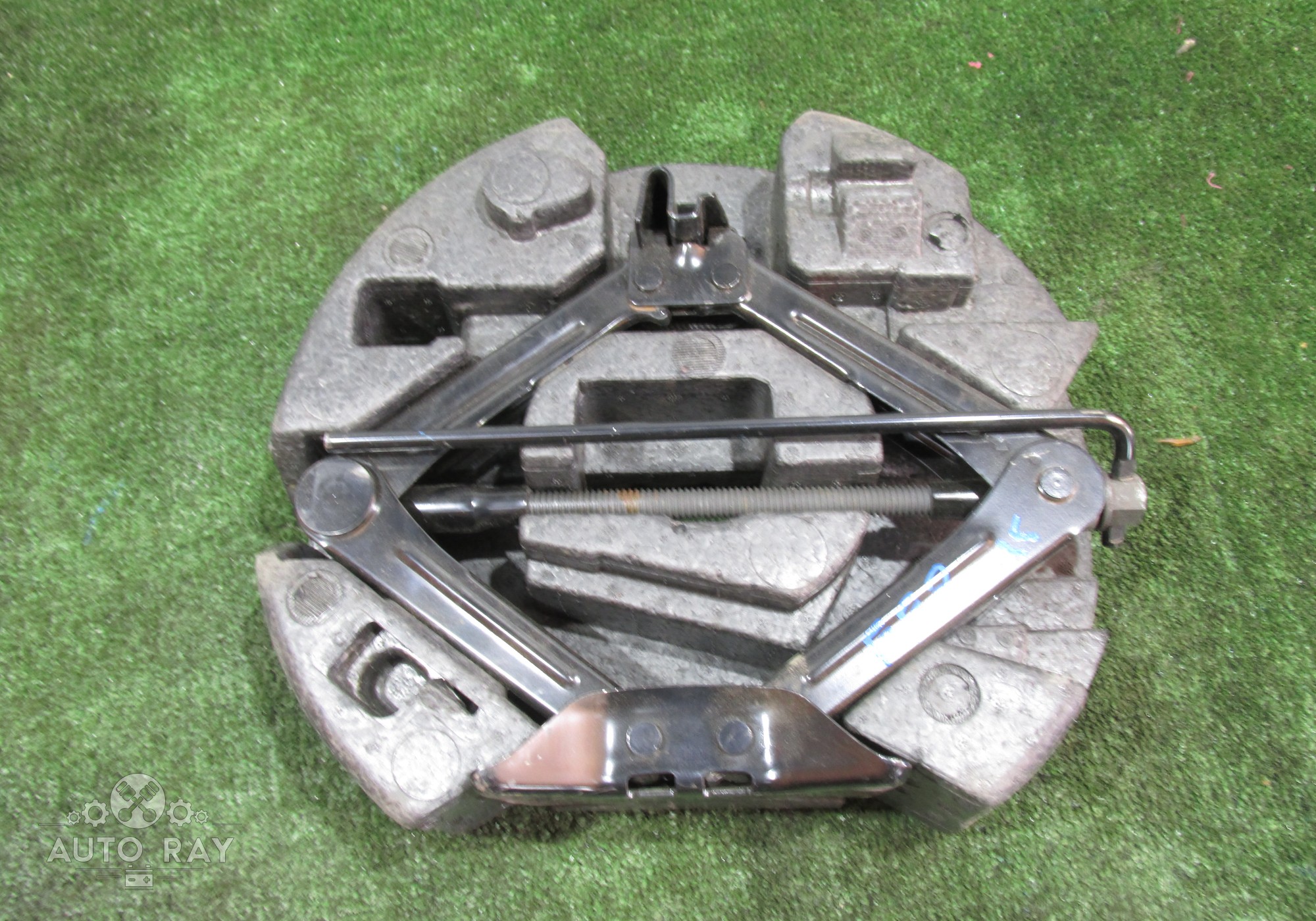 BM5117009EB Домкрат + Ящик инструментальный / К-кт домкрат для Ford Focus III (с 2011 по 2019)