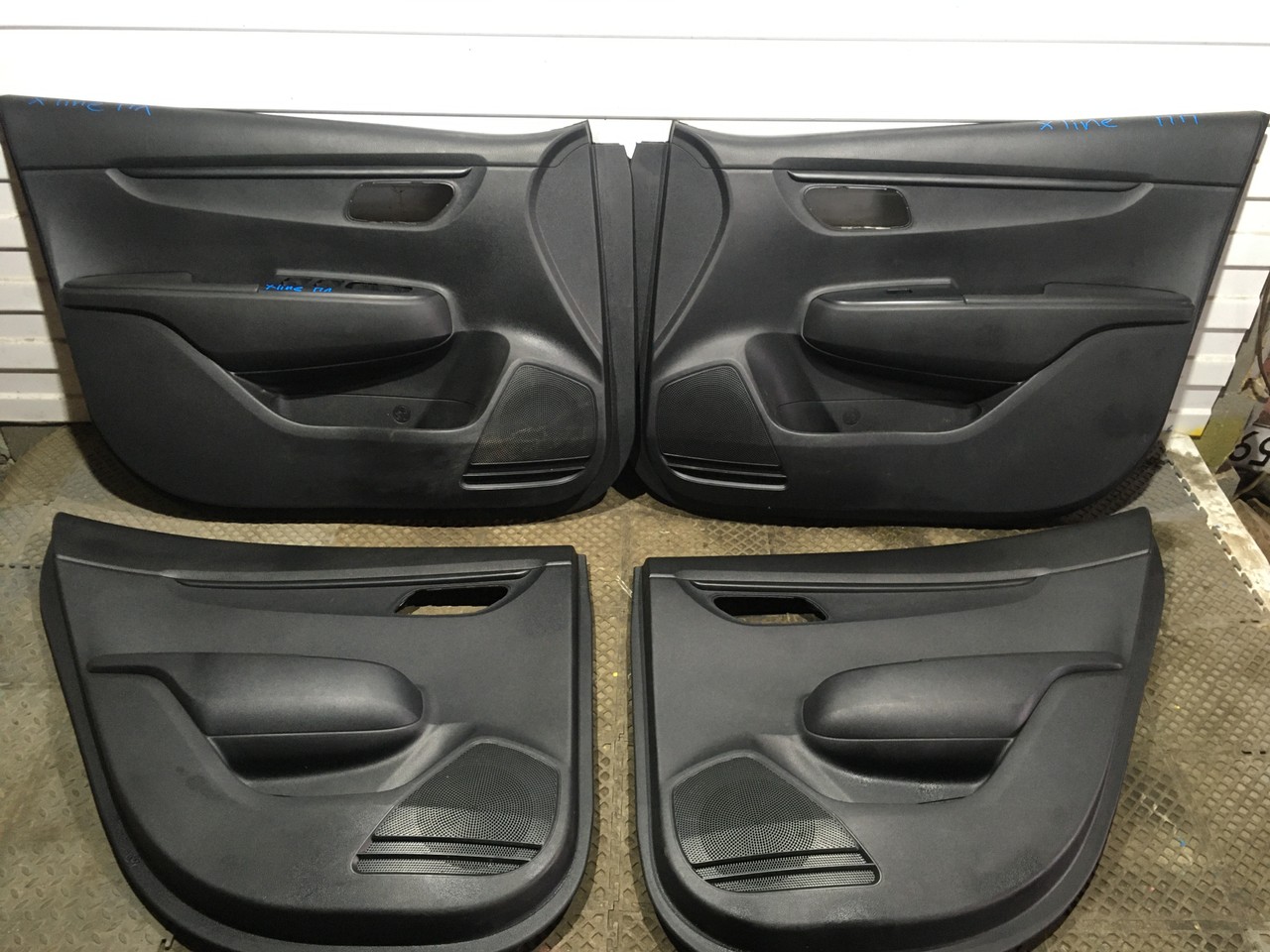 Обшивка двери / к-кт обшивок Kia Rio X-Line