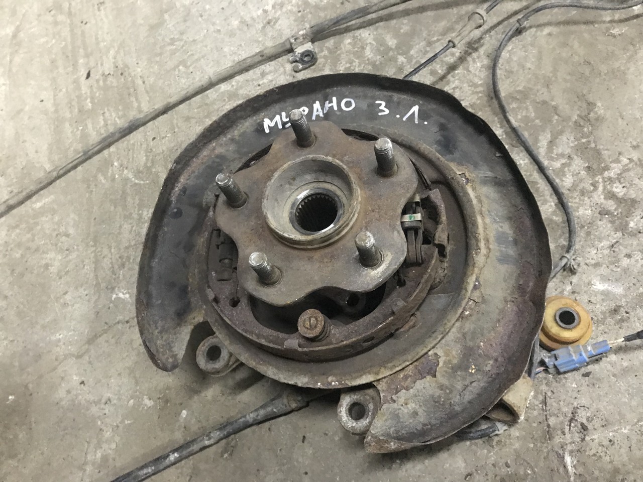 Кулак поворотный задний левый Nissan Murano Z50