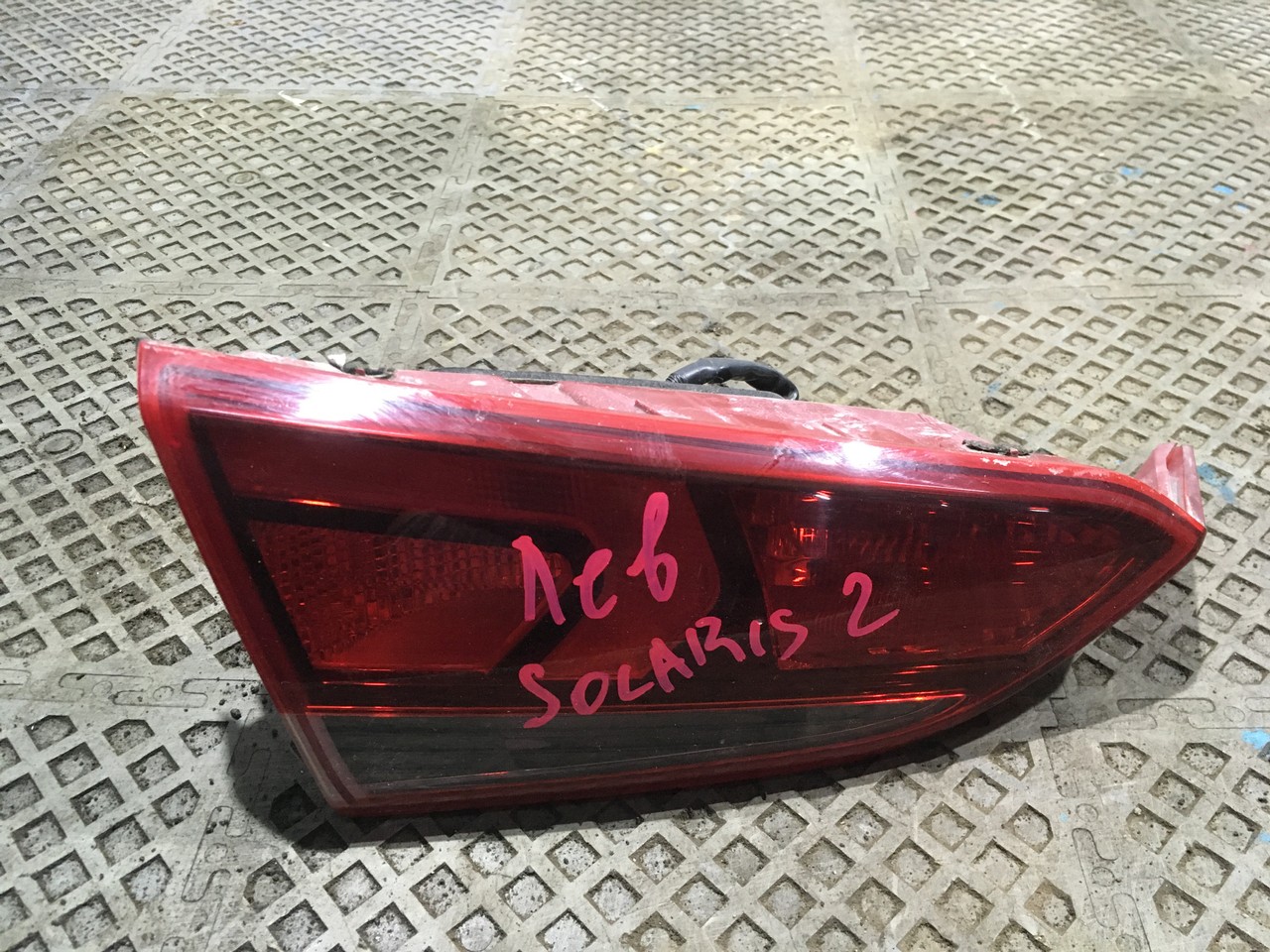 Фонарь задний левый внутренний Hyundai Solaris II