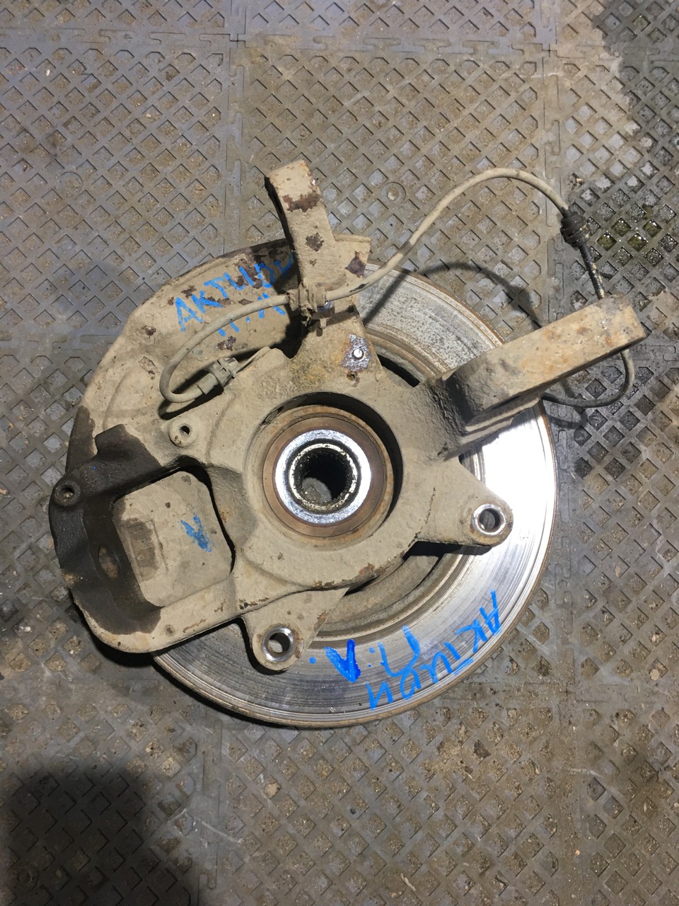 Кулак  поворотный правый в сборе со ступицей SsangYong Actyon II