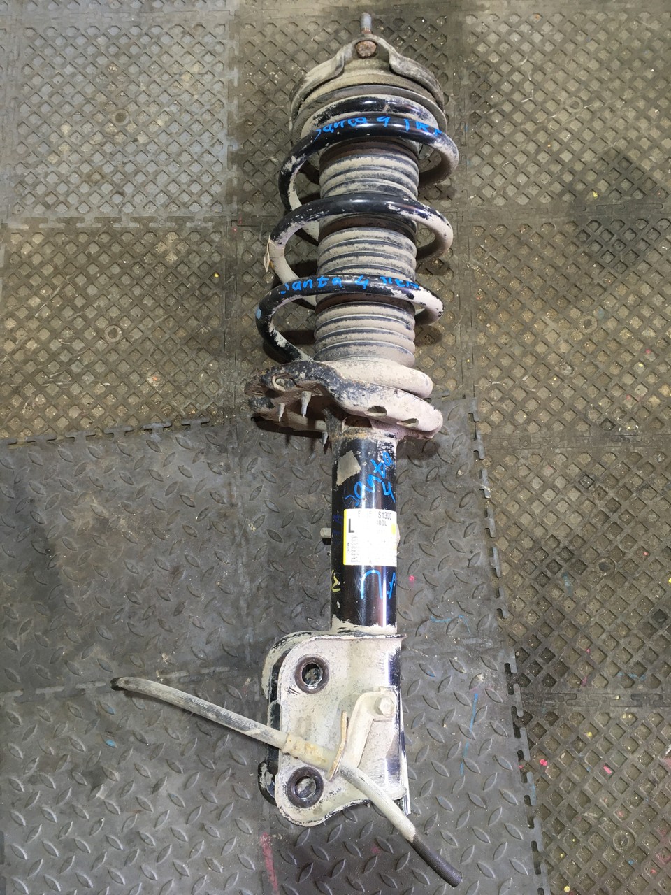 Амортизатор передний левый Hyundai Santa Fe IV