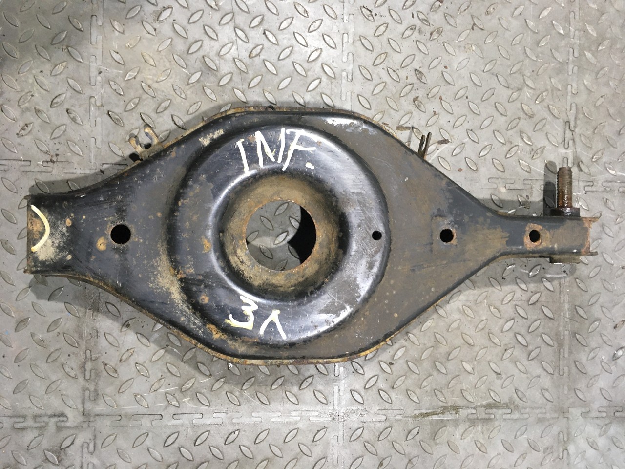 Рычаг задний нижний ПОД ПРУЖИНУ Infiniti QX56 II