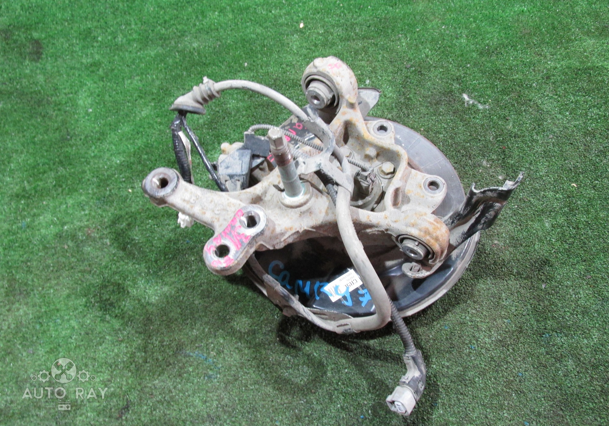 4230533050 Кулак задний левый в сборе со ступицей для Toyota Camry XV70 (с 2017)