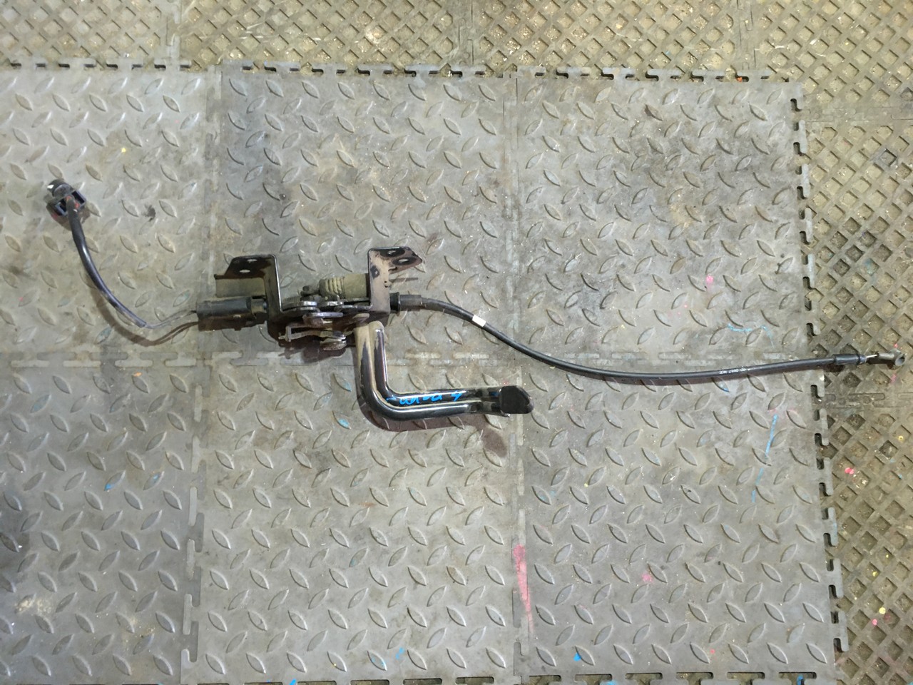 Замок капота Hyundai Santa Fe IV