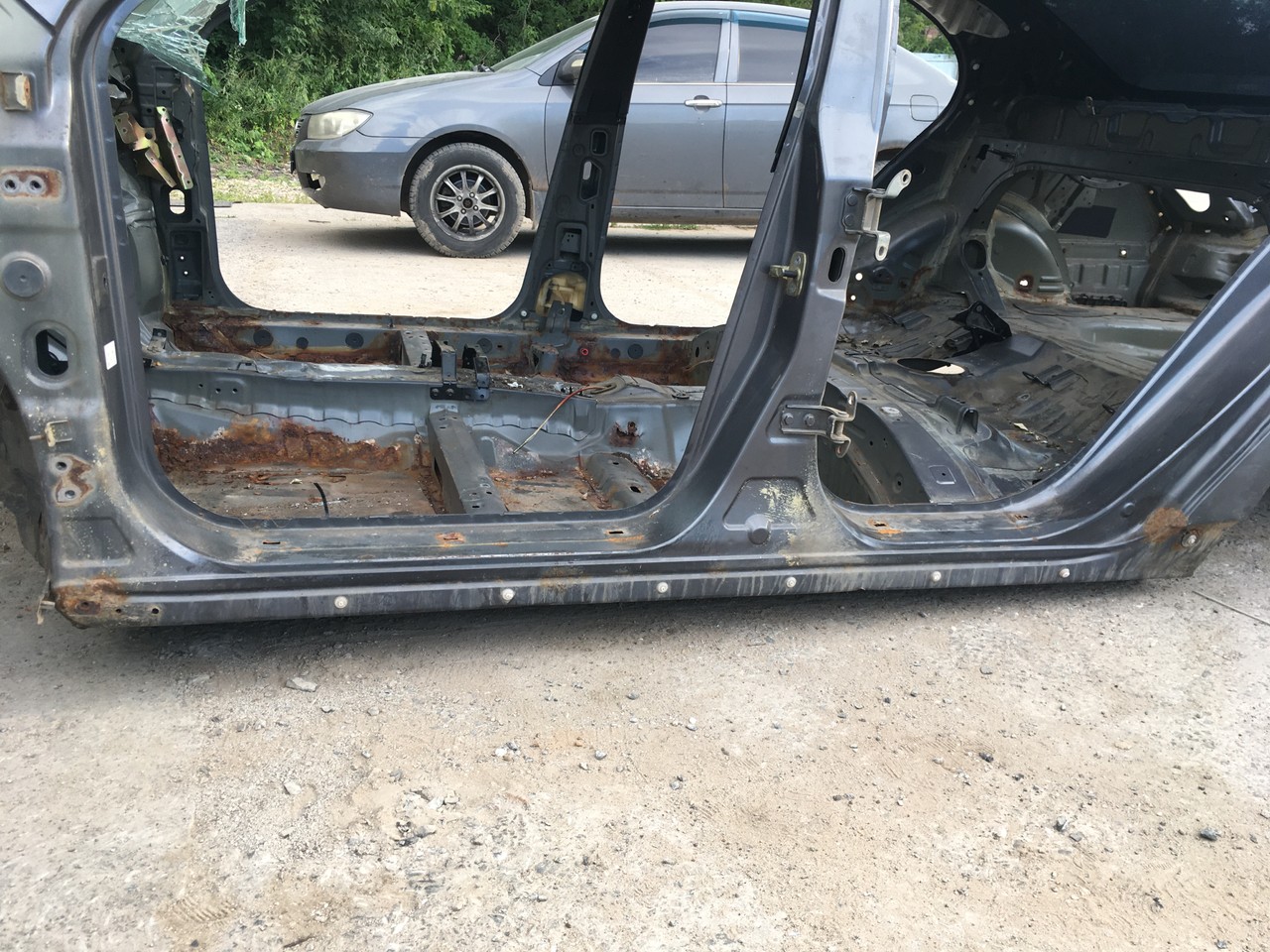 Порог левый со стойкой Geely Emgrand EC7